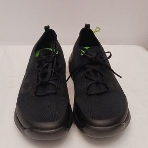 OOFOS size 10.5 men's black knit athletic lace-up sneaker.